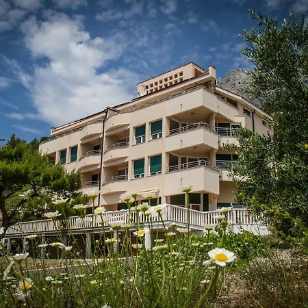 Apartament Larus-m *