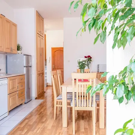 Apartman Larus-m *